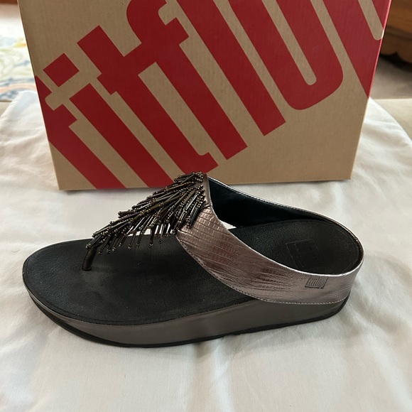 FitFlop Women's ‘CHA CHA’ size 8 silver nimbus Sandals with Beaded accessories - Picture 4 of 9